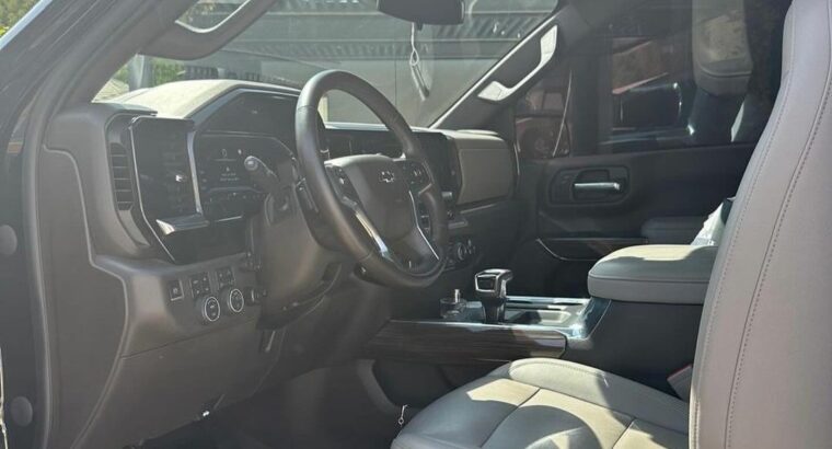Chevrolet Silverado trail boss 2023 LT Gcc for sal