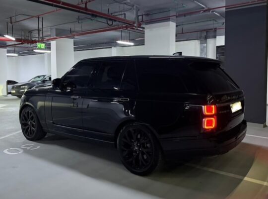 Range Rover vouge 2020 Gcc in perfect condition