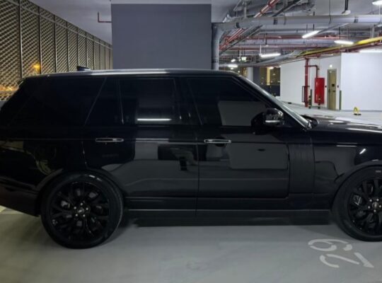 Range Rover vouge 2020 Gcc in perfect condition