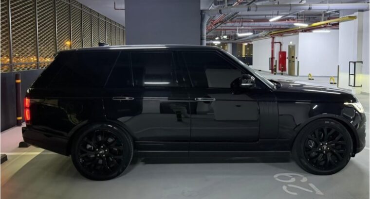 Range Rover vouge 2020 Gcc in perfect condition