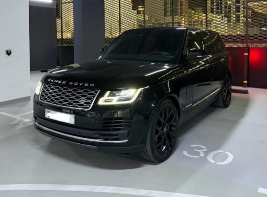 Range Rover vouge 2020 Gcc in perfect condition