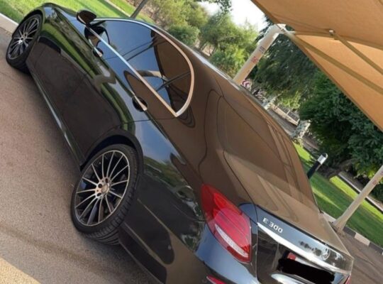 Mercedes E300 full option Gcc 2017 for sale