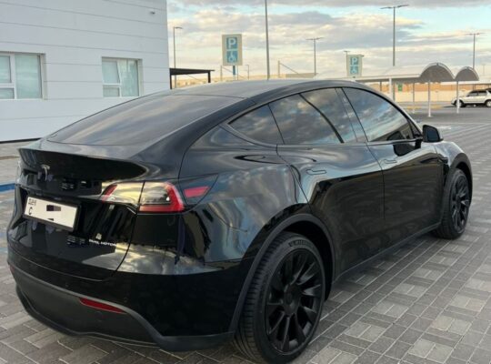 Tesla model Y long range 2022 Gcc for sale