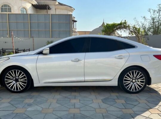 Hyundai Azira 2016 Gcc full option for sale