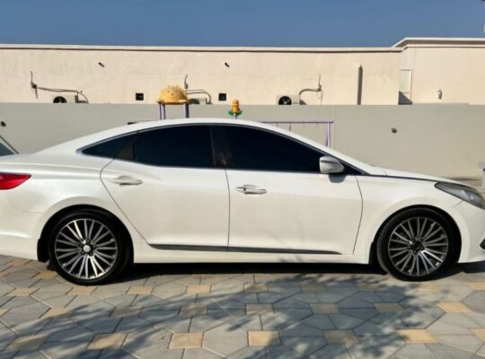 Hyundai Azira 2016 Gcc full option for sale