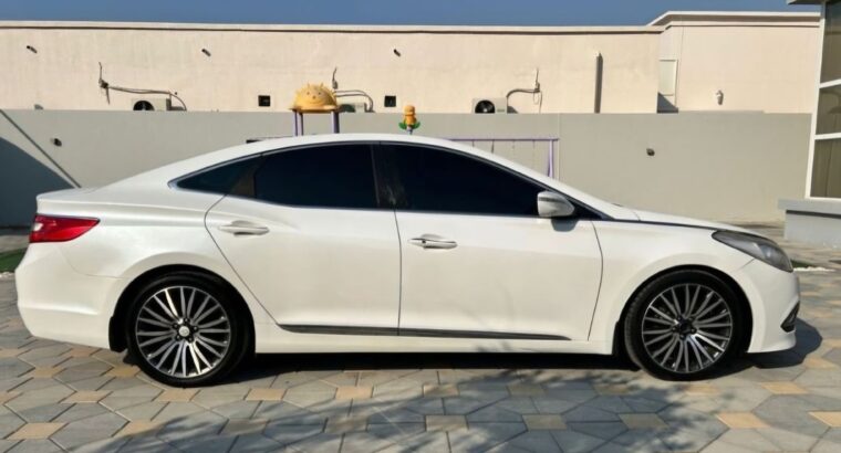 Hyundai Azira 2016 Gcc full option for sale