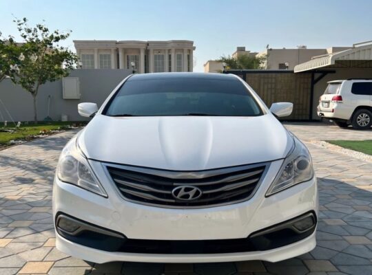 Hyundai Azira 2016 Gcc full option for sale