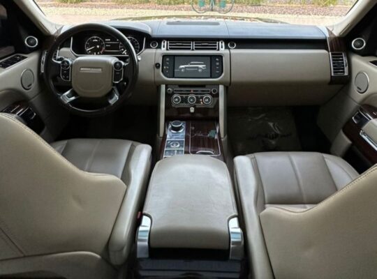 Range Rover vouge SE 2014 Gcc for sale