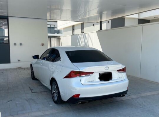 Lexus IS300 full option 2019 Gcc for sale