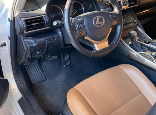 Lexus IS300 full option 2019 Gcc for sale