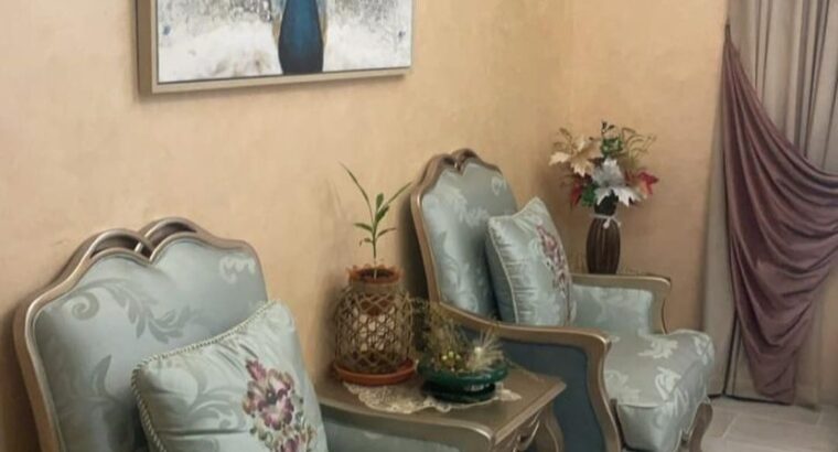 للبيع طقم مجلس كامل شبه جديد