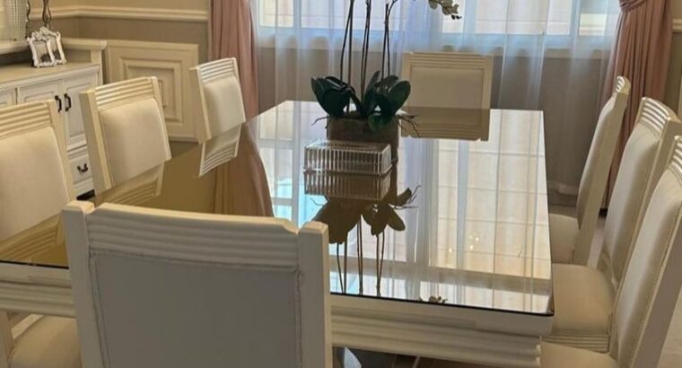 طاولة طعام 8 كراسي مع بوفيه للبيع