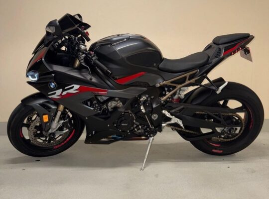 BMW S1000RR 2022 in perfect condition for sale