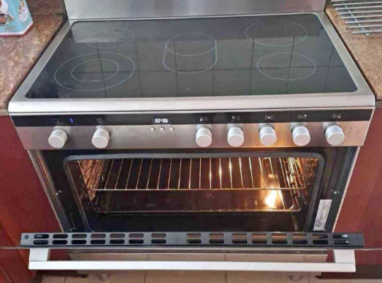 Siemens Electric Ceramic Cooker Oven For Sale