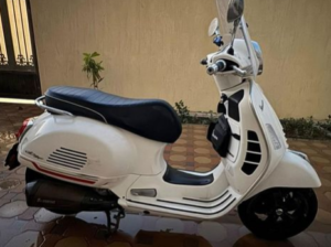 Vespa Italian 300 cc 2021 in excellent condition f