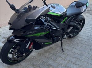 Kawasaki zx10R 2024 In excellent condition for sal