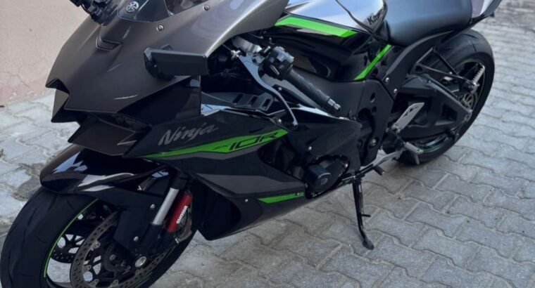 Kawasaki zx10R 2024 In excellent condition for sal