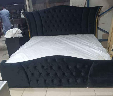 Bed+ mattress 2×2m size for sale