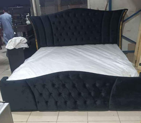 Bed+ mattress 2×2m size for sale