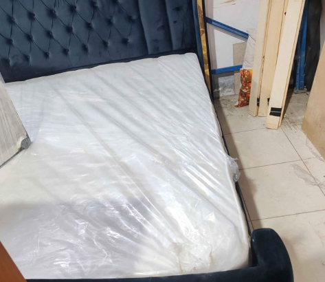 Bed+ mattress 2×2m size for sale