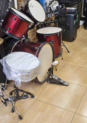 DRUMS SET WITH CYMPLES FOR SALE