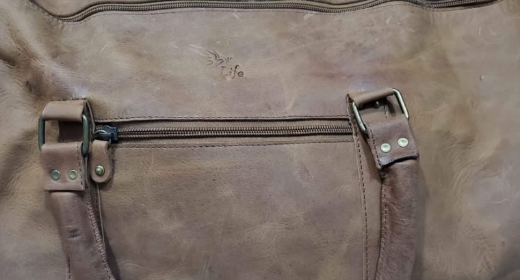 Pure cow leather made Duffle bag big size For Sale