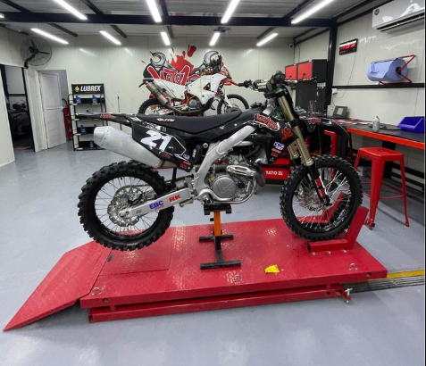 Kawasaki KX 450 2023 In excellent condition for sa