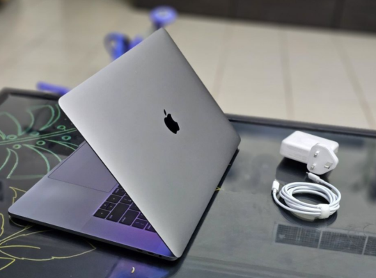 Macbook PRO 15 – Core i9 32gb ram For Sale