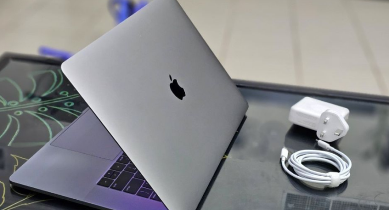 Macbook PRO 15 – Core i9 32gb ram For Sale