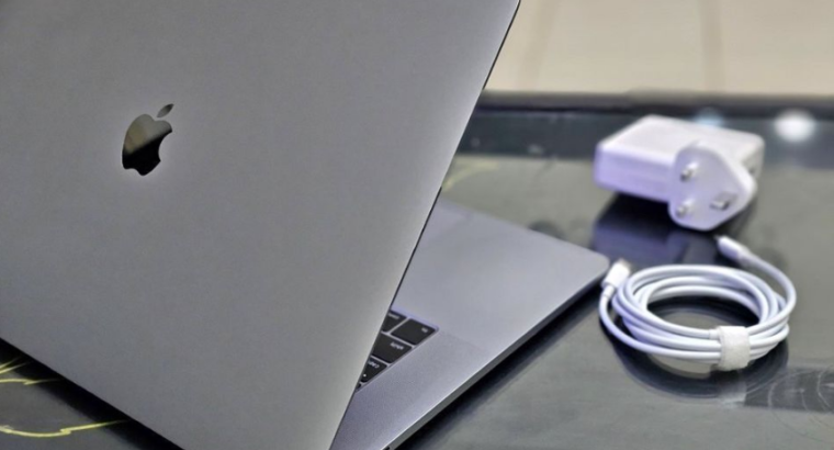 Macbook PRO 15 – Core i9 32gb ram For Sale