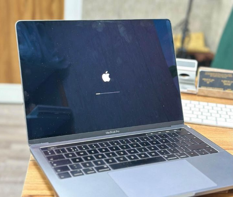 Macbook Pro 2018 13” i5 For Sale