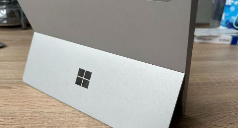 Microsoft Surface Go + Keyboard – Windows 10 with
