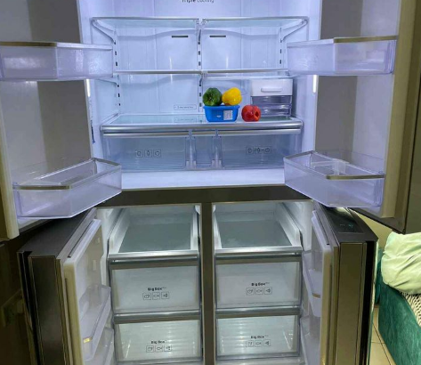 Samsung French Refrigeragor with bottom freezer