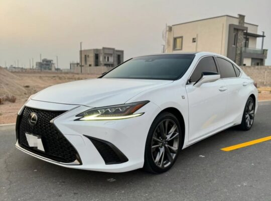 Lexus ES350 F sport Gcc 2019 for sale