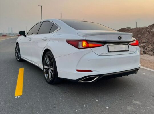 Lexus ES350 F sport Gcc 2019 for sale