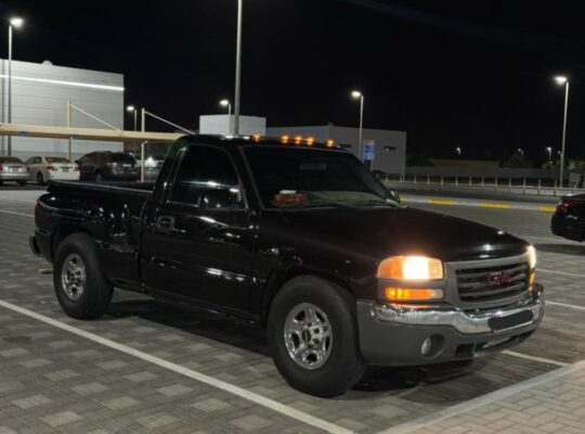 Gmc sierra coupe 2000 in good condition