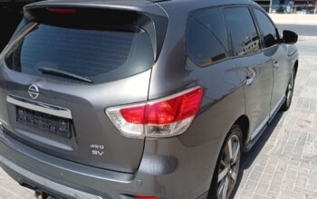 Nissan Pathfinder full option 2015 Gcc