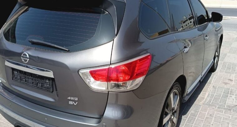 Nissan Pathfinder full option 2015 Gcc