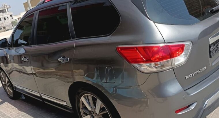 Nissan Pathfinder full option 2015 Gcc