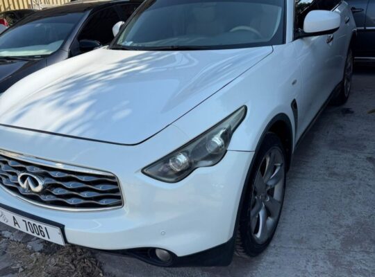 Infiniti FX50 full option 2009 Gcc for sale