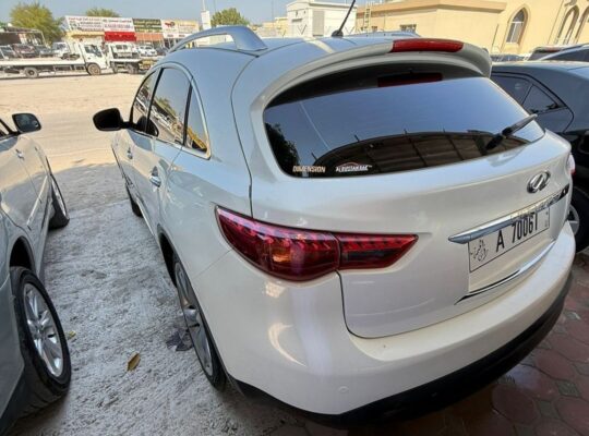 Infiniti FX50 full option 2009 Gcc for sale