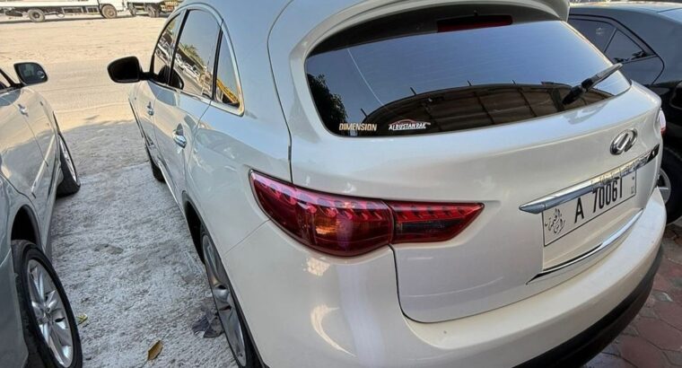 Infiniti FX50 full option 2009 Gcc for sale