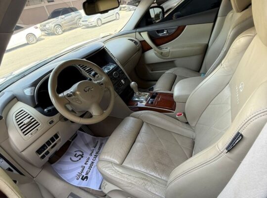 Infiniti FX50 full option 2009 Gcc for sale