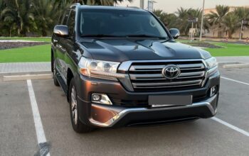 Land cruiser VXR 5.7 full option 2018 Gcc