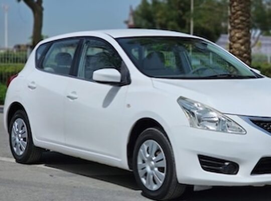 Nissan Tiida hatchback 2016 Gcc for sale