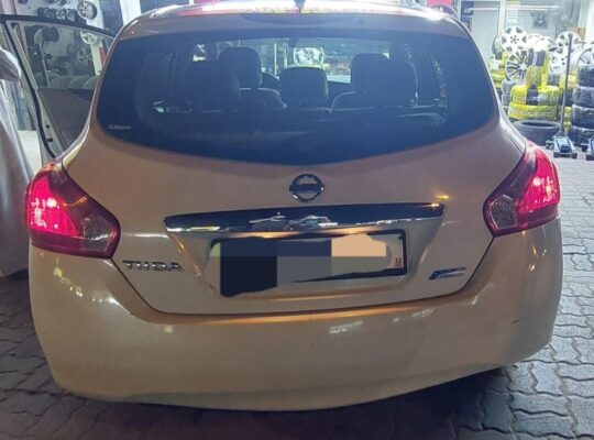 Nissan Tiida hatchback 2016 Gcc for sale