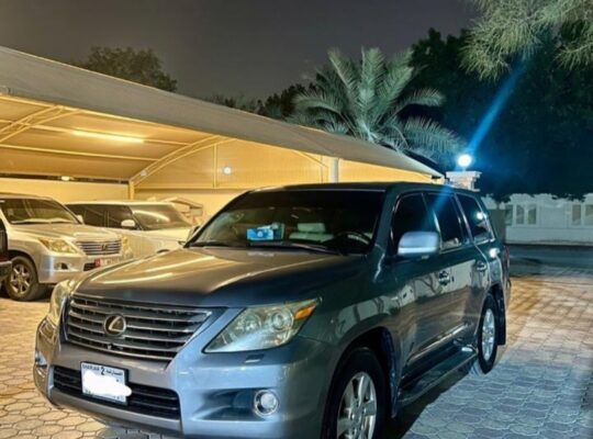 Lexus LX570 full option 2010 in good condition