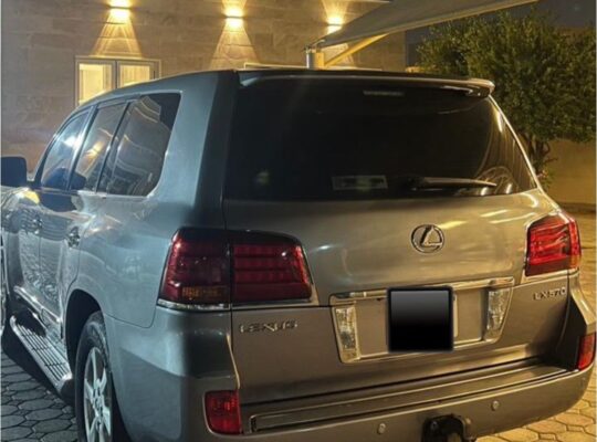 Lexus LX570 full option 2010 in good condition