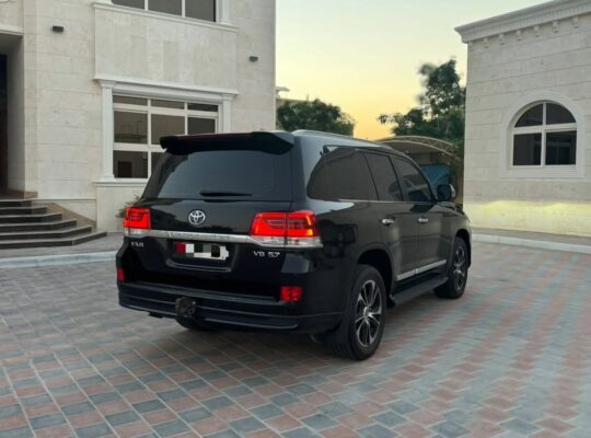 Toyota Land cruiser VXR 5.7 full option 2021 Gcc