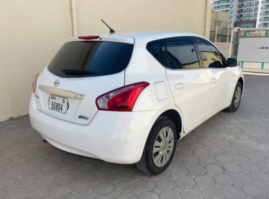 Nissan Tiida hatchback 2014 Gcc for sale